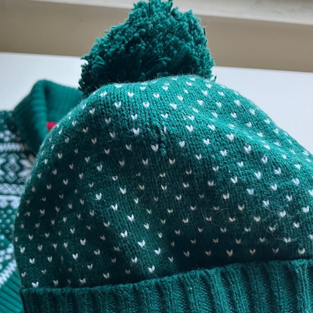 Green Snowflake Pattern Kids Cardigan and Hat Set Christmas boy or girl - Picture 2 of 4